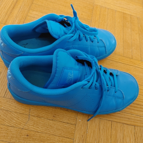 💙 Nike Tennis Classic Premium (GS) Youth 5Y University Blue Sneakers 💙 - Picture 2 of 5